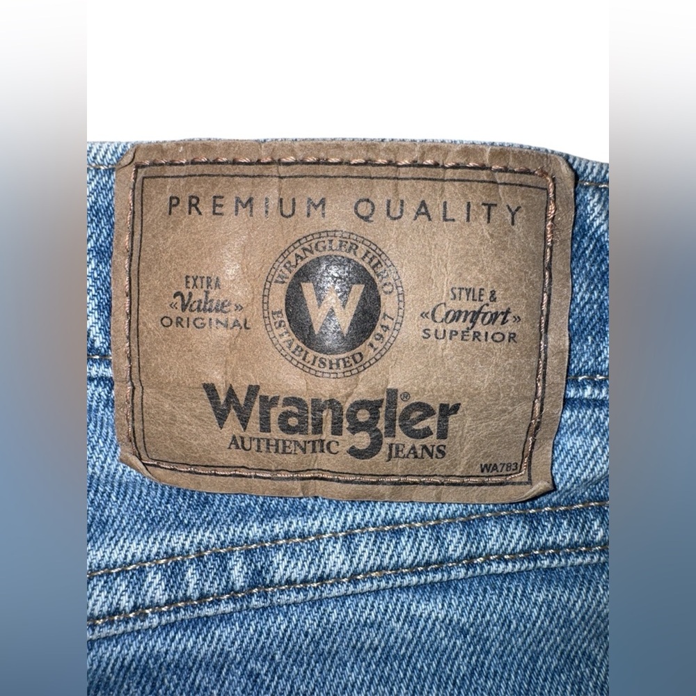 Wrangler Men’s Relaxed Fit Blue Jeans - Picture 4 of 5
